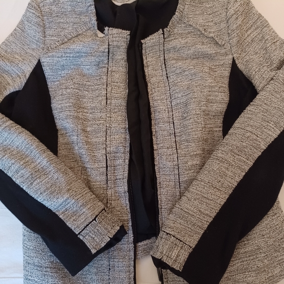 Blazer - Picture 2 of 4